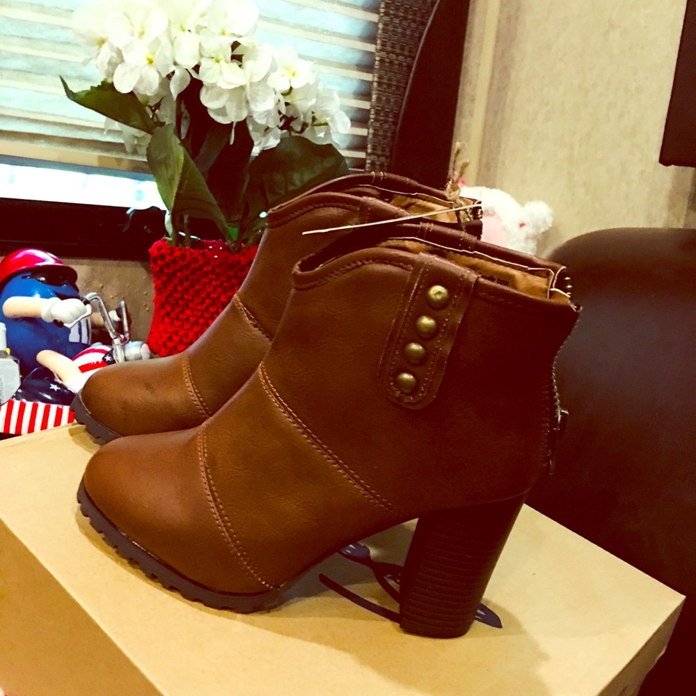 Never wore Brown  Seven Ankle Shoes  size 7.5